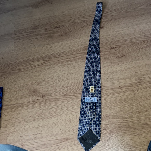 Versace tie - Picture 3 of 4
